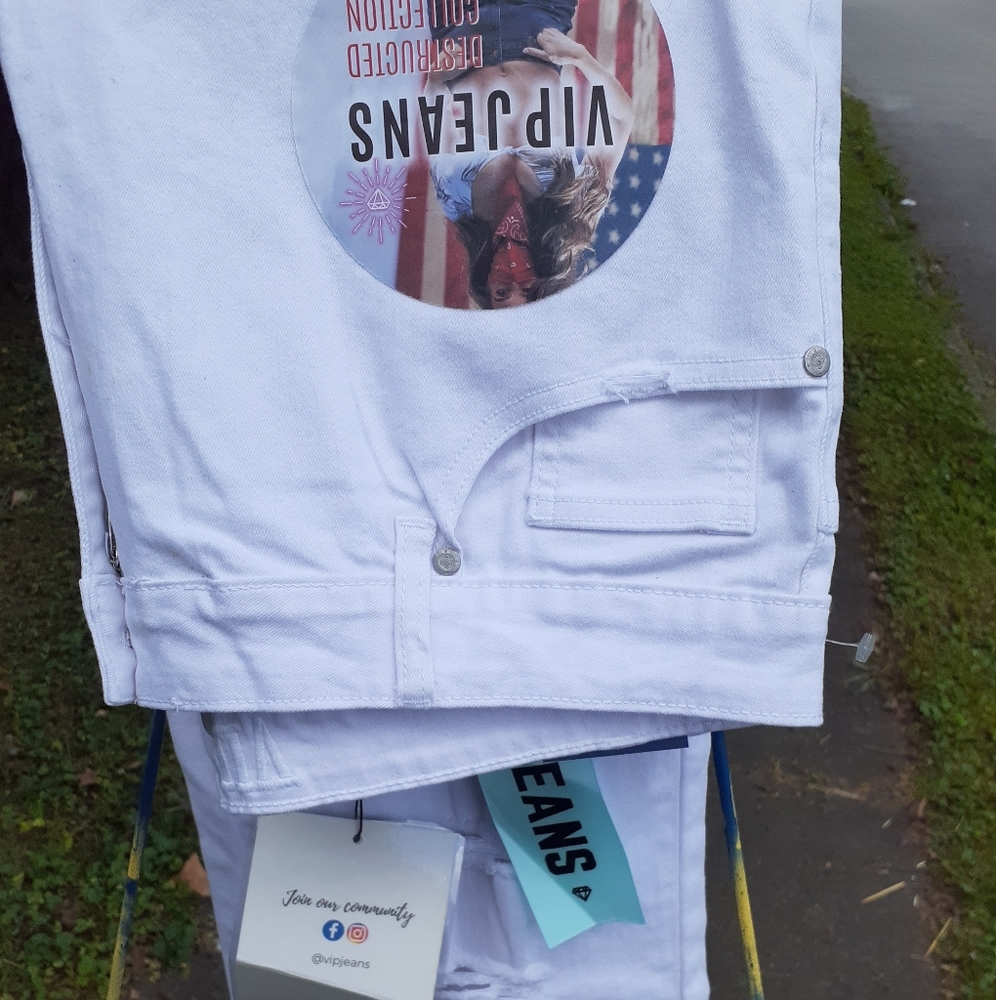 (SOLD)BRAND NEW VIP WHITE JEANS